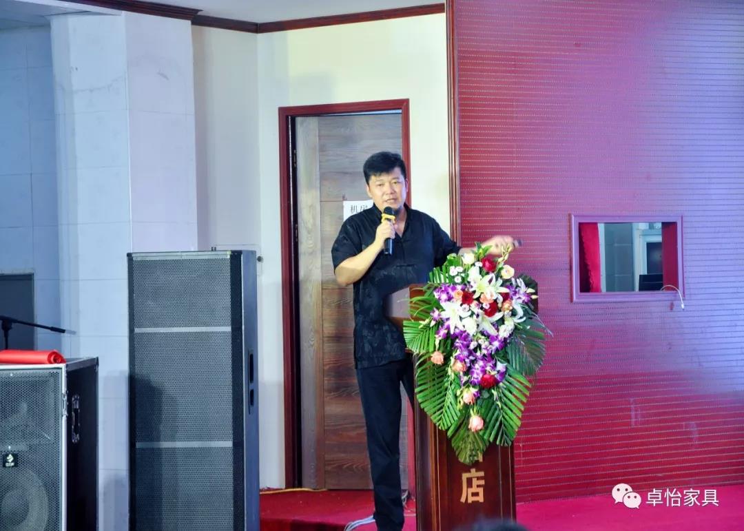 李墨纯先生在讲述卓怡品牌文化